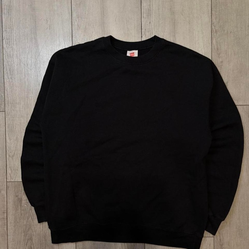 Black crewneck sweatshirt with a boxy fit‎ MEN SIZE L